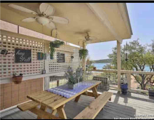 Listing photo id 10 for 2146 Canyon Lake