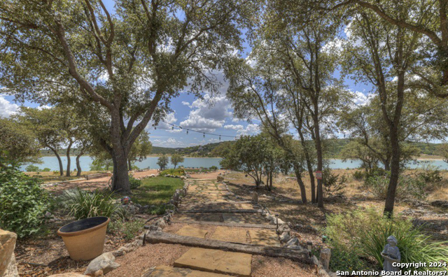 Listing photo id 12 for 2146 Canyon Lake