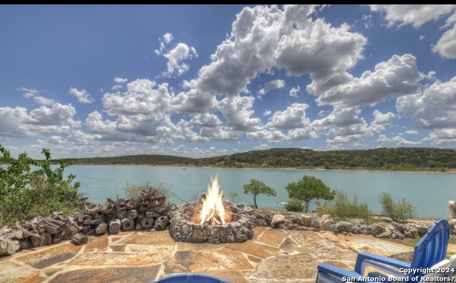 Listing photo id 0 for 2146 Canyon Lake