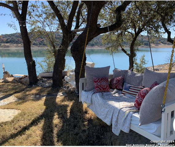 Listing photo id 2 for 2146 Canyon Lake