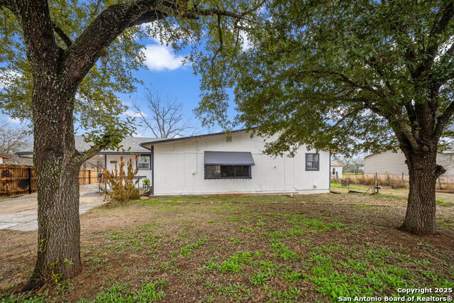 Details for 1930 Sutherland Springs Rd, Floresville, TX 78114