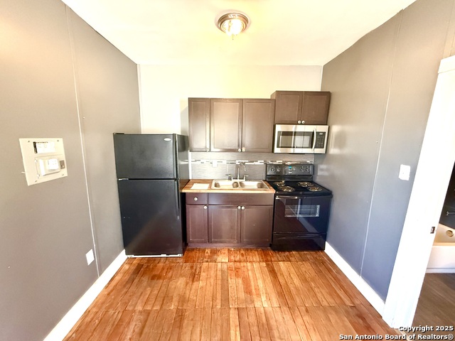 Listing photo id 2 for 311 Bristol Avenue  311b