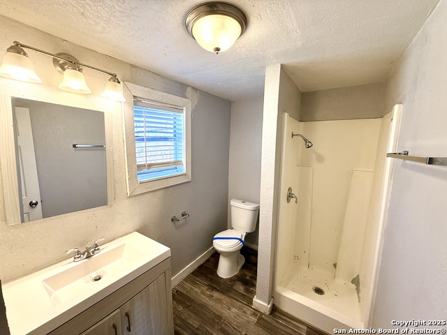 Listing photo id 5 for 311 Bristol Avenue  309a