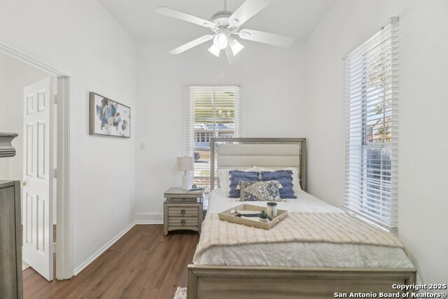 Image 14 of 32 For 826 Pine St N