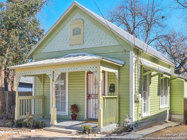 Image 2 of 32 For 826 Pine St N