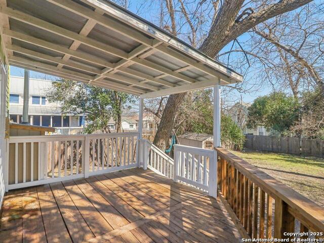 Image 4 of 32 For 826 Pine St N