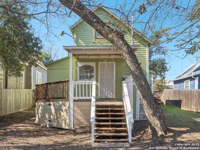 Image 5 of 32 For 826 Pine St N