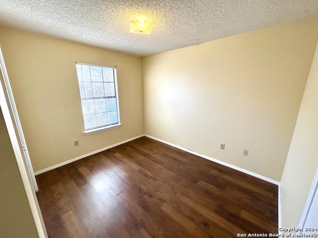 Image 10 of 18 For 4545 Hoeneke St  301