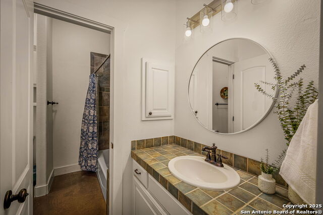 Listing photo id 25 for 406 Williams Way