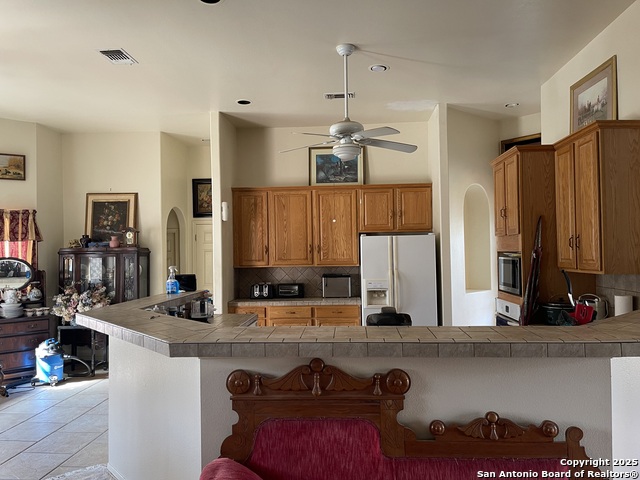 Listing photo id 3 for 460 Kimberly Drive