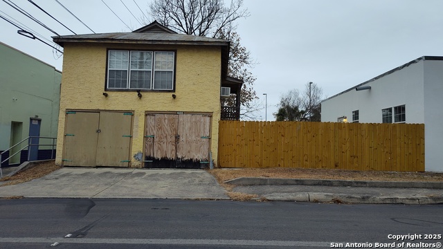 Image 4 of 34 For 1601 Fulton Ave