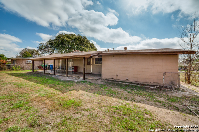 Listing photo id 22 for 223 Southill Rd