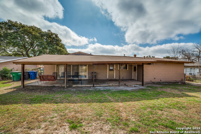 Listing photo id 23 for 223 Southill Rd