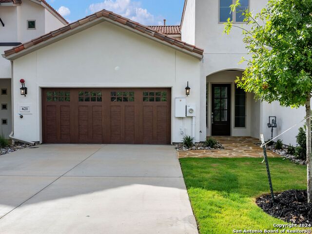 Listing photo id 1 for 621 Quarry Hts