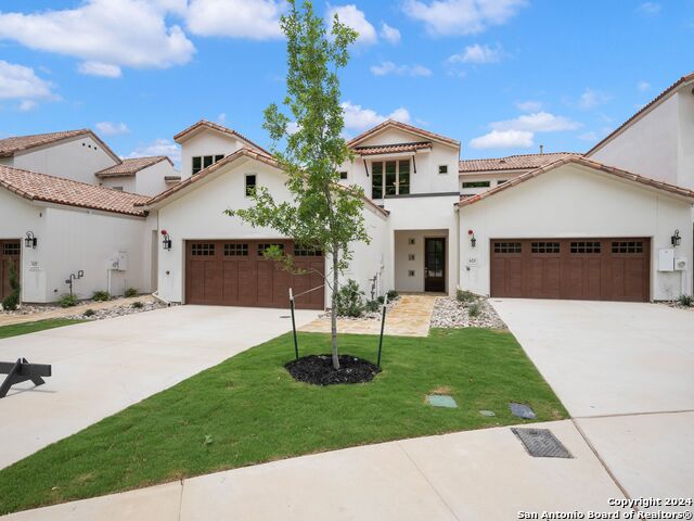 Listing photo id 0 for 623 Quarry Hts  623