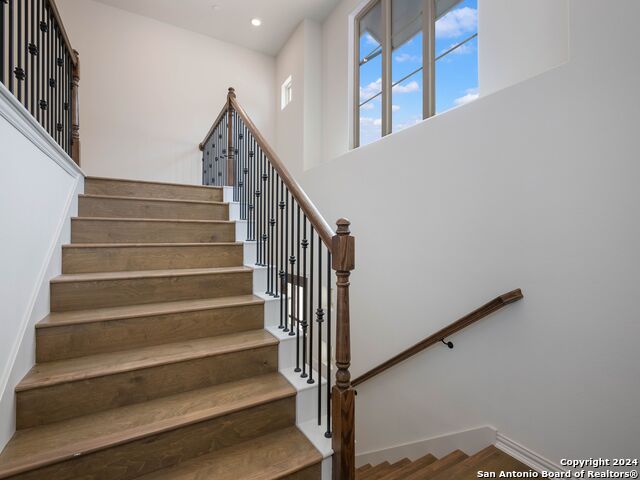 Listing photo id 21 for 623 Quarry Hts  623