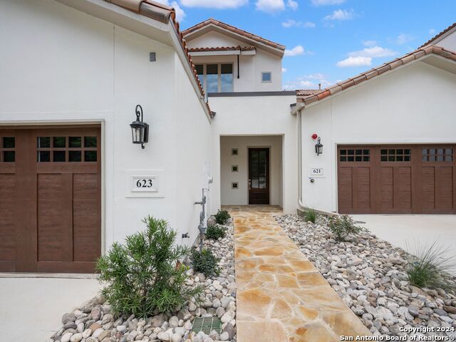 Listing photo id 1 for 623 Quarry Hts  623