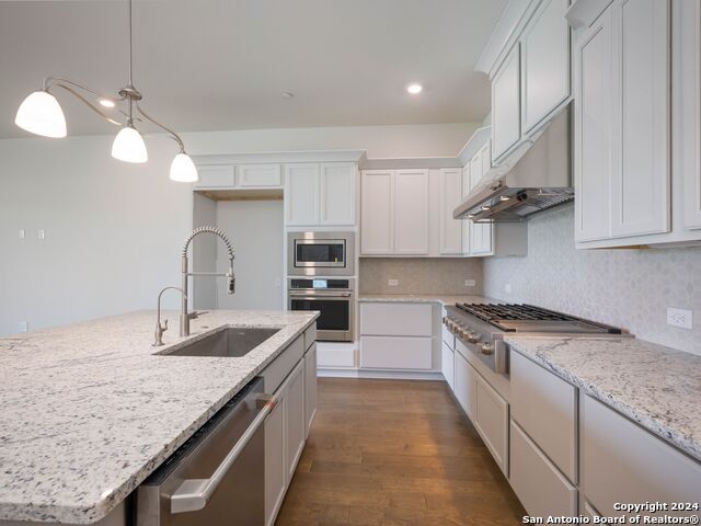 Listing photo id 7 for 623 Quarry Hts  623