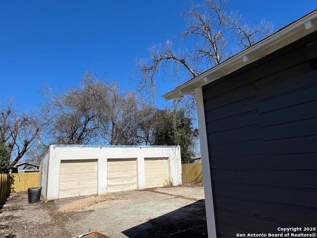 Image 17 of 21 For 935 Canton  
