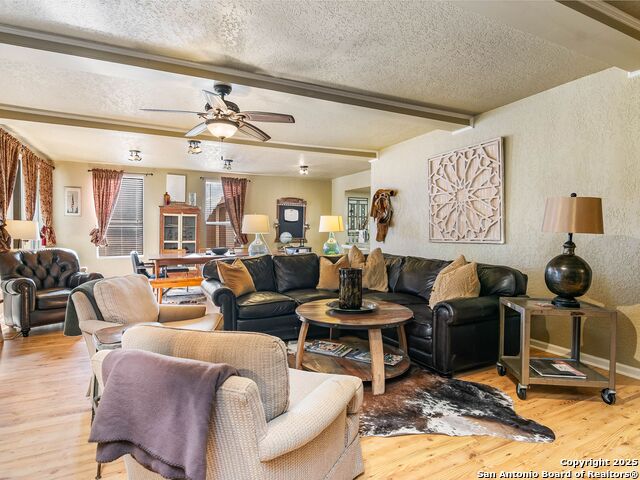 Listing photo id 7 for 12422 Petite Ave