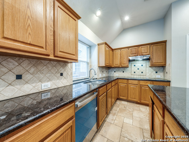 Listing photo id 17 for 12451 Hart Clf