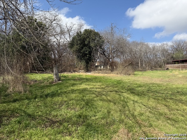 Listing photo id 0 for 135 Boudet Pl