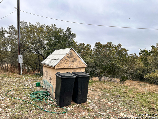 Listing photo id 18 for 348 15th