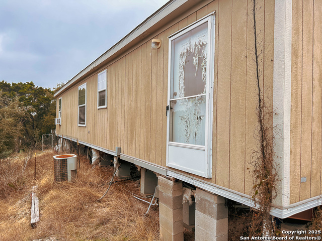 Listing photo id 20 for 348 15th