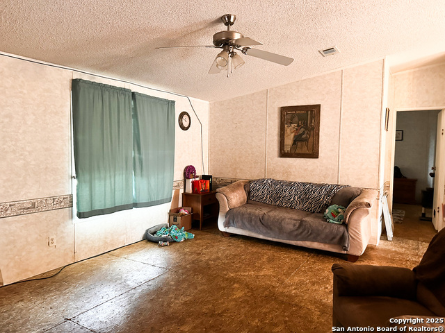 Listing photo id 3 for 348 15th