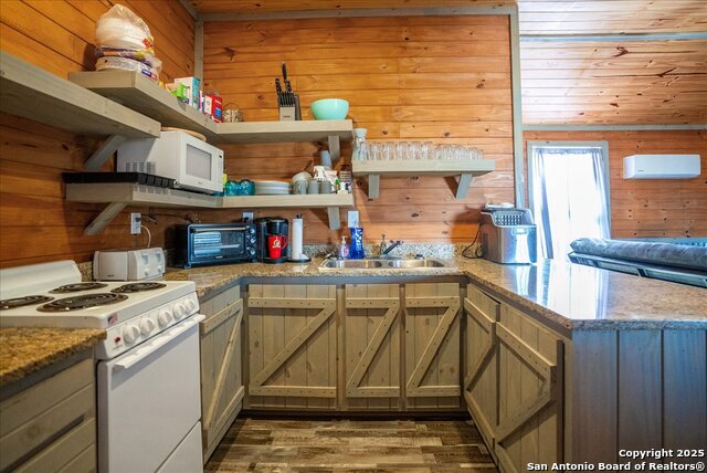 Image 9 of 38 For 129 & 131 Ling Rd