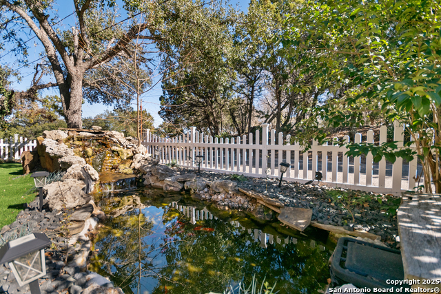 Listing photo id 2 for 102 Blue Jay