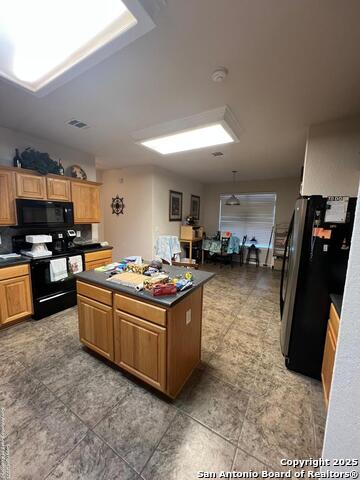 Listing photo id 11 for 756 San Gabriel