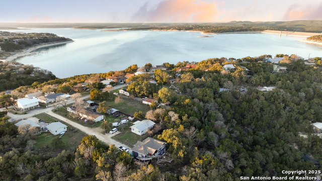 Listing photo id 9 for 1089 Trail Pass Dr