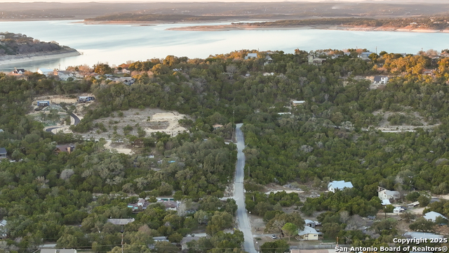 Listing photo id 10 for 1089 Trail Pass Dr