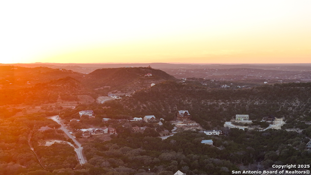 Listing photo id 14 for 1089 Trail Pass Dr