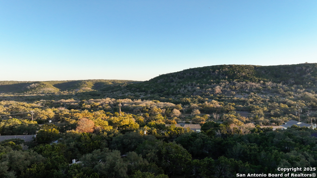 Listing photo id 15 for 1089 Trail Pass Dr