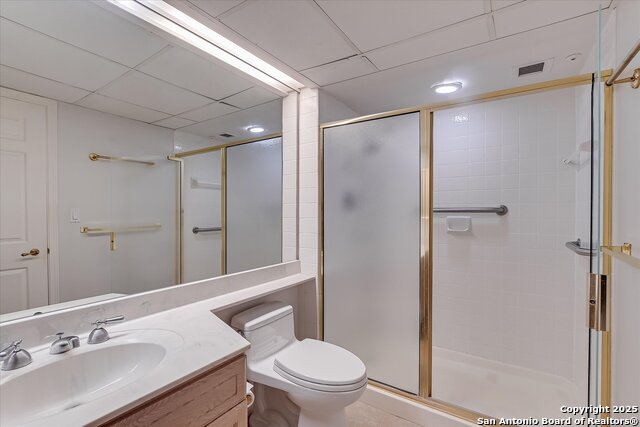 Listing photo id 8 for 1 Towers Park Ln  207