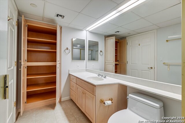Listing photo id 10 for 1 Towers Park Ln  207