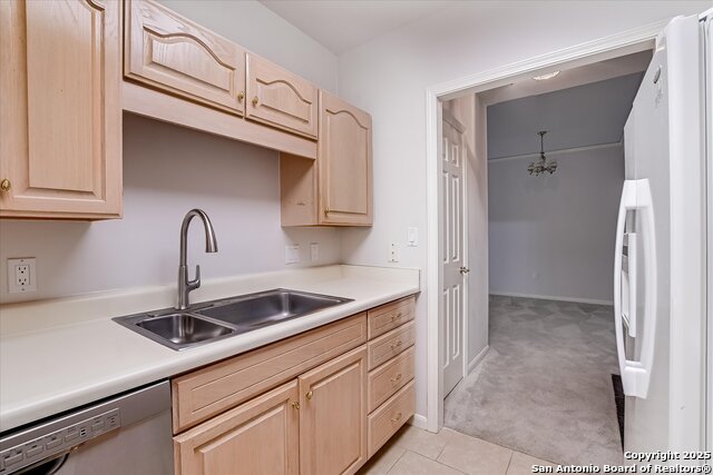 Listing photo id 13 for 1 Towers Park Ln  207