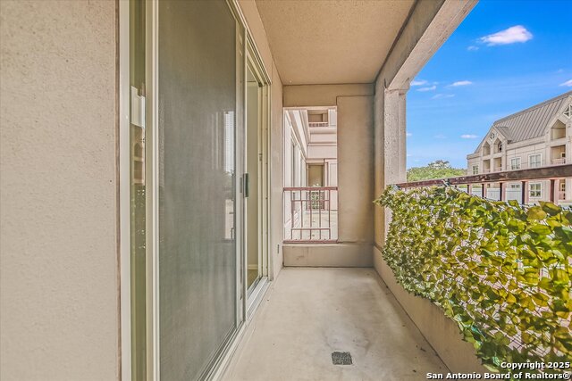 Listing photo id 19 for 1 Towers Park Ln  207