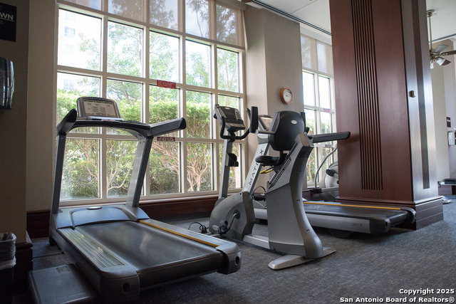 Listing photo id 23 for 1 Towers Park Ln  207
