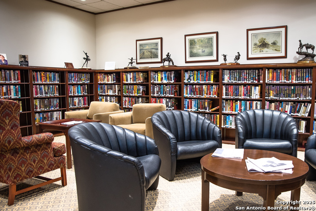 Listing photo id 26 for 1 Towers Park Ln  207