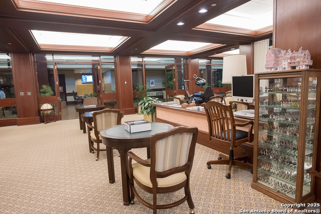Listing photo id 29 for 1 Towers Park Ln  207