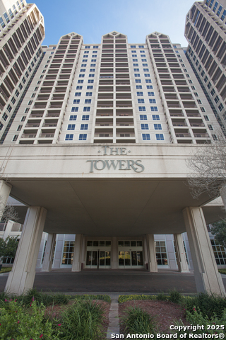 Listing photo id 36 for 1 Towers Park Ln  207