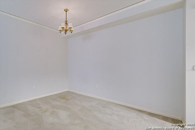 Listing photo id 3 for 1 Towers Park Ln  207