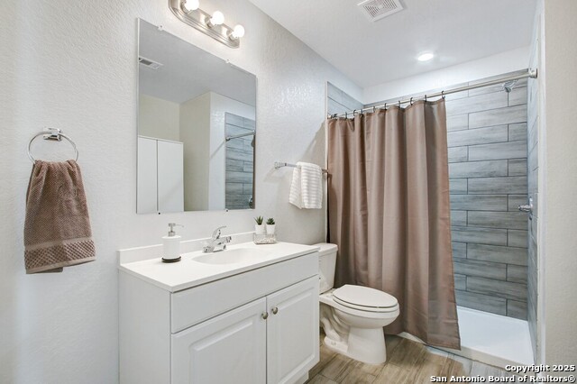 Listing photo id 9 for 6423 Melissa Ann