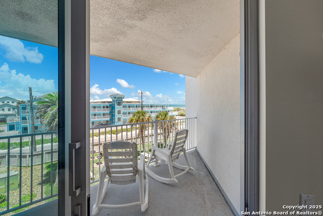 Image 14 of 27 For 800 Sandcastle Dr 214