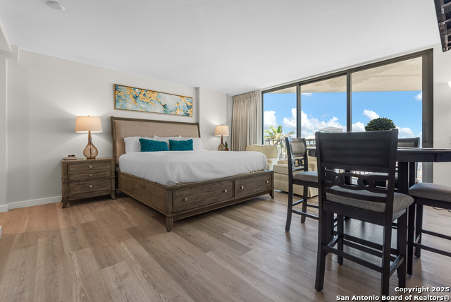 Image 5 of 27 For 800 Sandcastle Dr 214