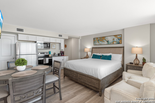 Image 6 of 27 For 800 Sandcastle Dr 214