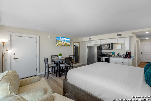 Image 7 of 27 For 800 Sandcastle Dr 214